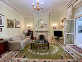 Гостиница Staines Apartment - large entire property  Стэйнес